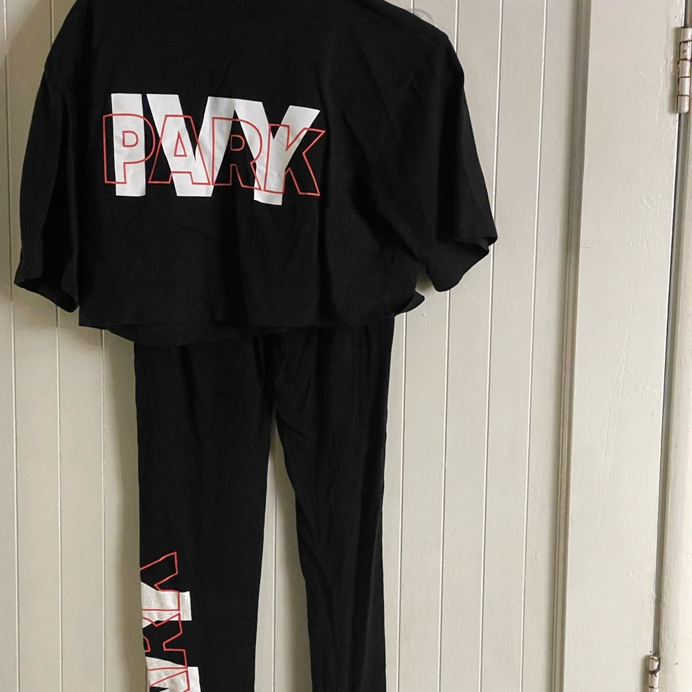2 pc set. Ivy parks